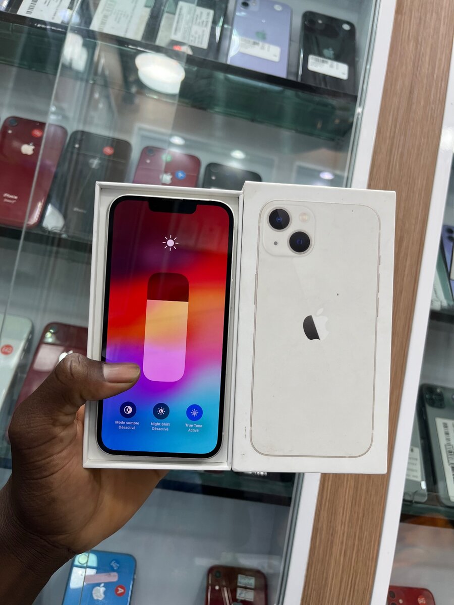 iPhone 13 simple 128gb avec son carton