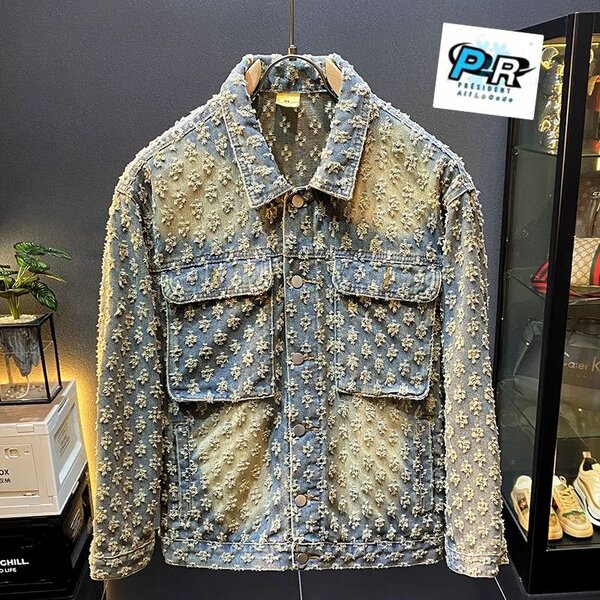 Veste en jean cloutée tendance