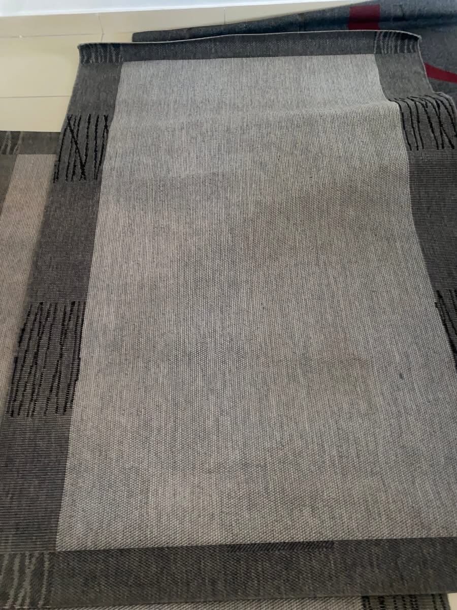 Tapis gris moderne élégant