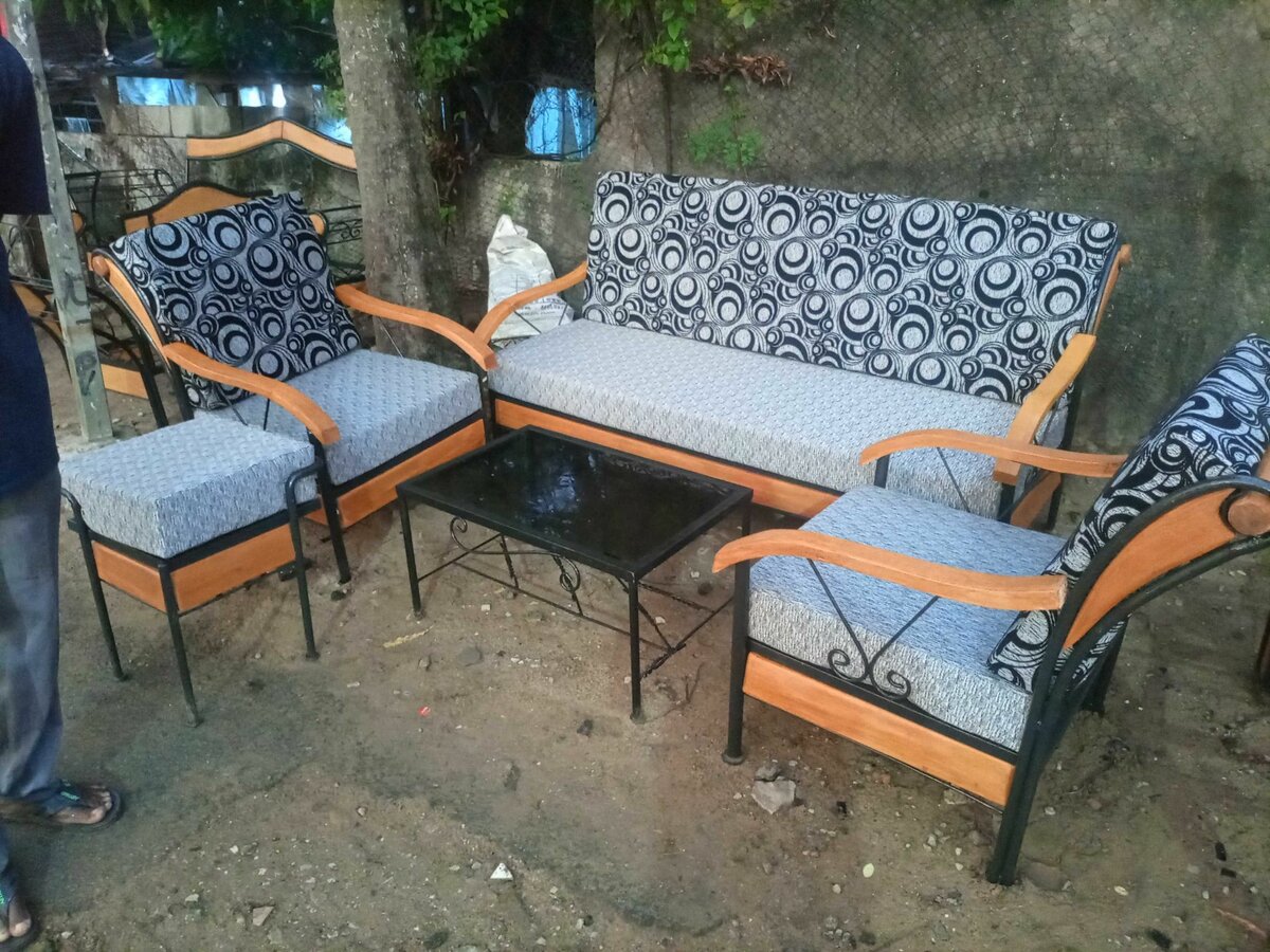 Ensemble de fauteuils en fer forgé confortable et solide