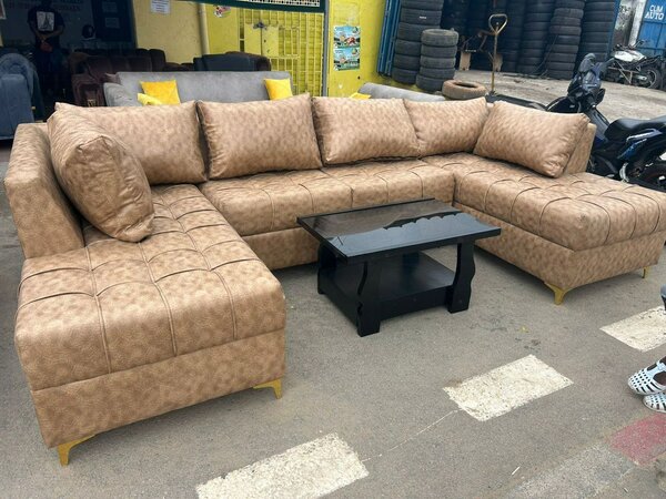 Fauteuils rond 7 places disponibles