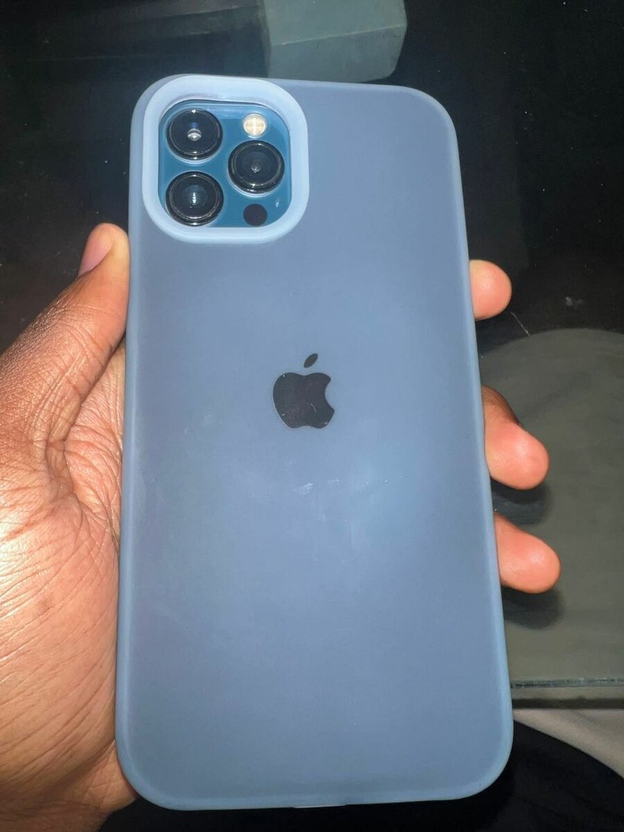 iPhone 12 Pro Max sans id