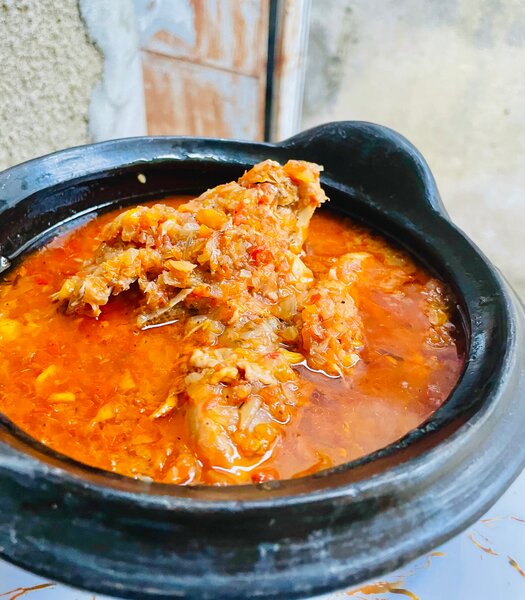 Kédjenou de poulet attiéké