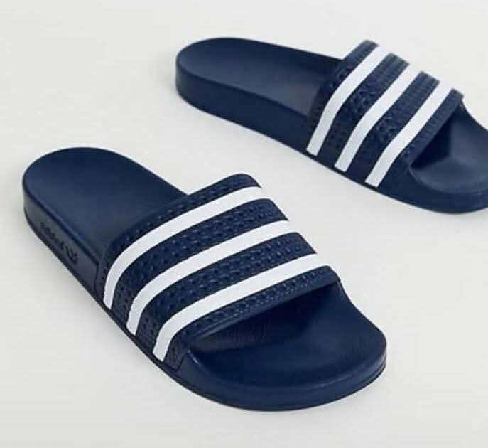 Tongs bleues Adidas classiques