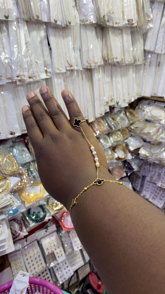 Bijoux Main en Or Élégant