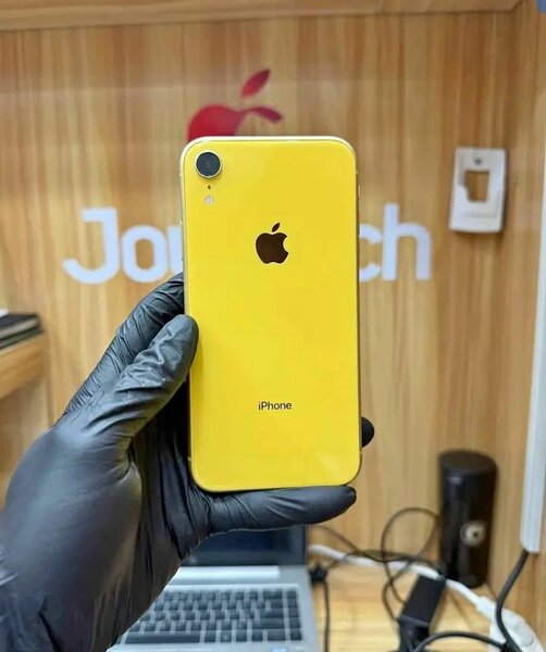 iPhone jaune élégant