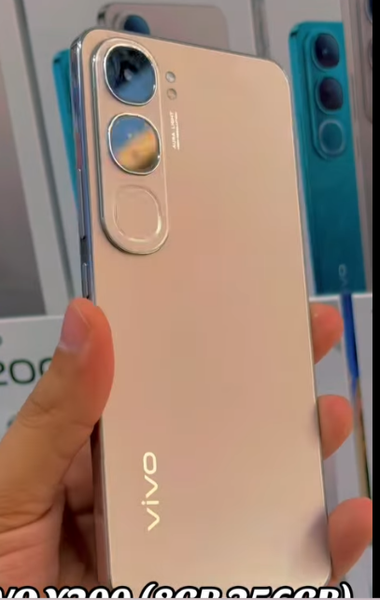 *VIVO Y200