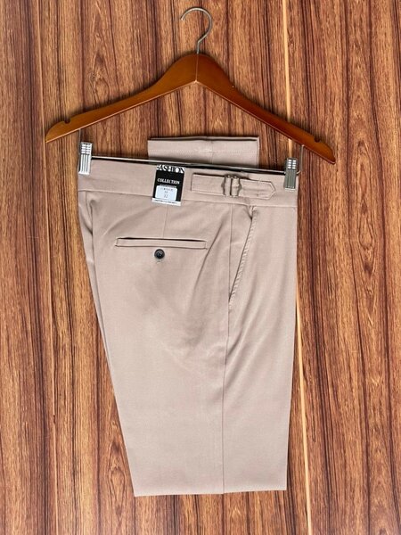 Pantalon classique beige homme