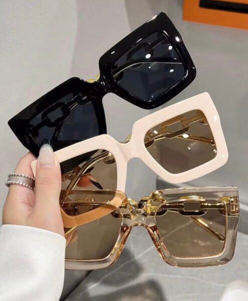 Lunettes de soleil carrées chic