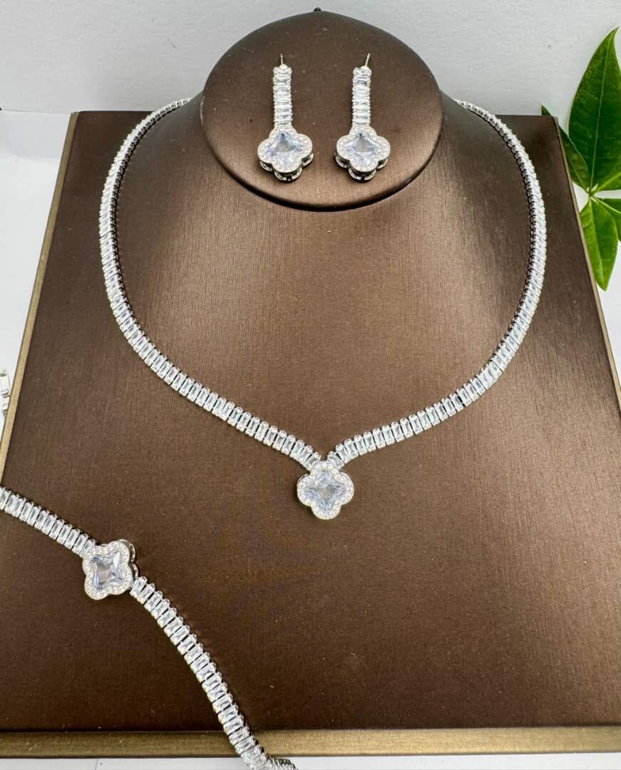 Élégant set de bijoux doré