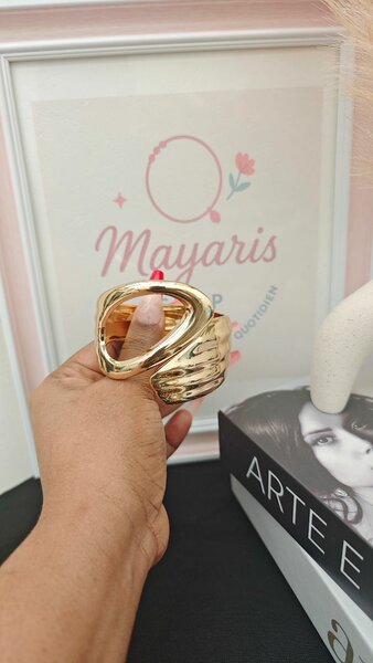 Bracelet doré élégant