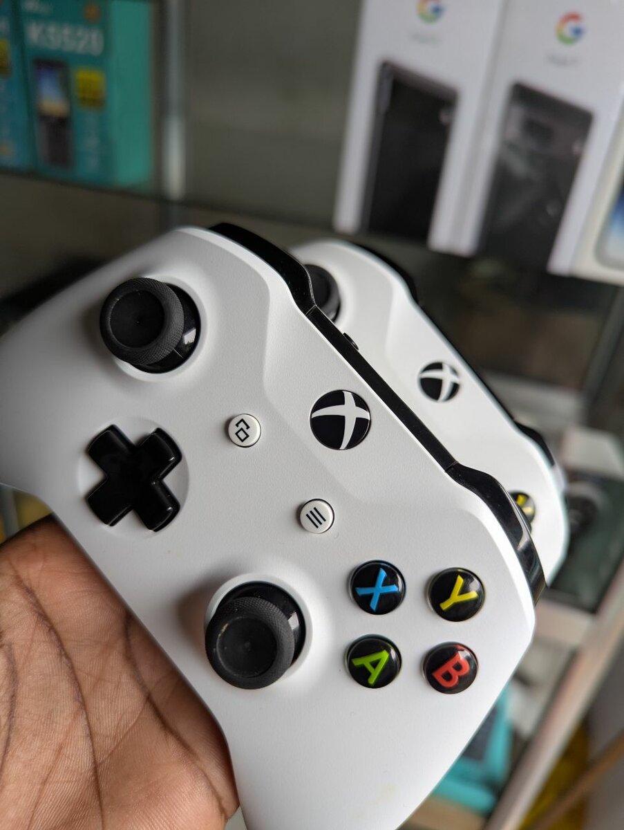 OFFICIAL MICROSOFT XBOX ONE S WIRELESS CONTROLLER