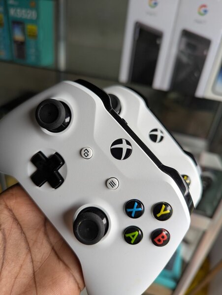 OFFICIAL MICROSOFT XBOX ONE S WIRELESS CONTROLLER