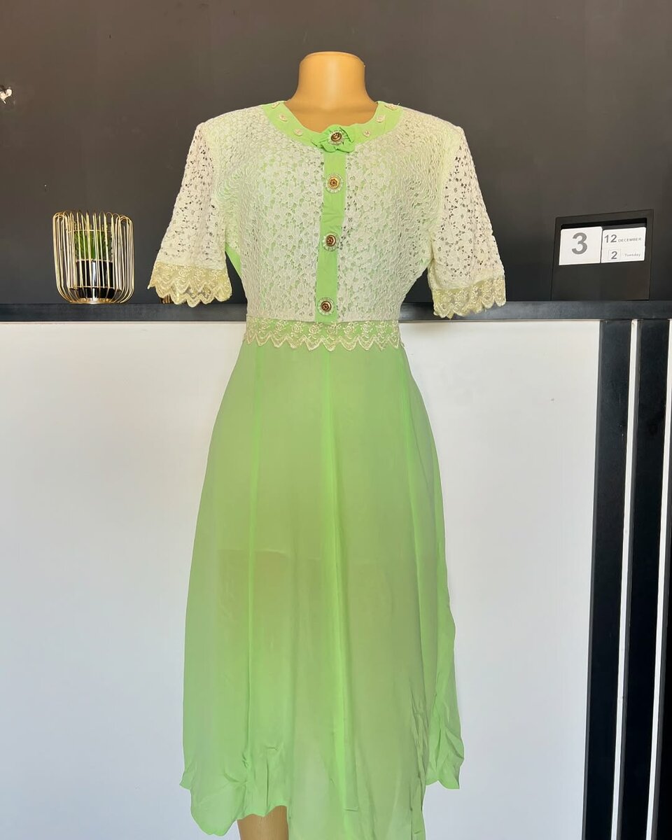  women's beautiful dress  Medium-Size Ten