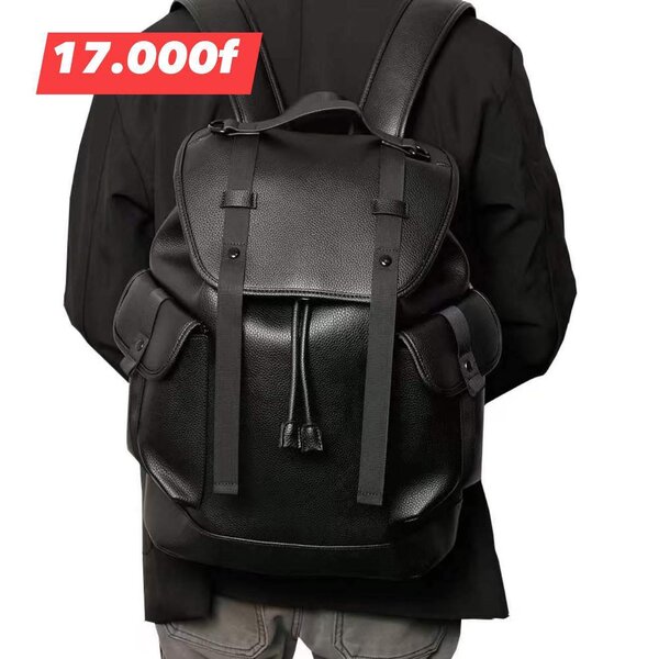 Sac à dos en cuir noir stylé