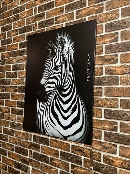 The painting on the wall is the size of 80x60cm