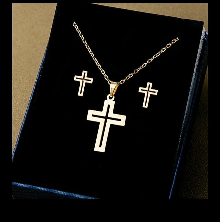 Ensemble chaine et boucles d'oreilles