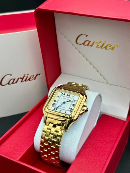 Montre Cartier Dorée Élégante