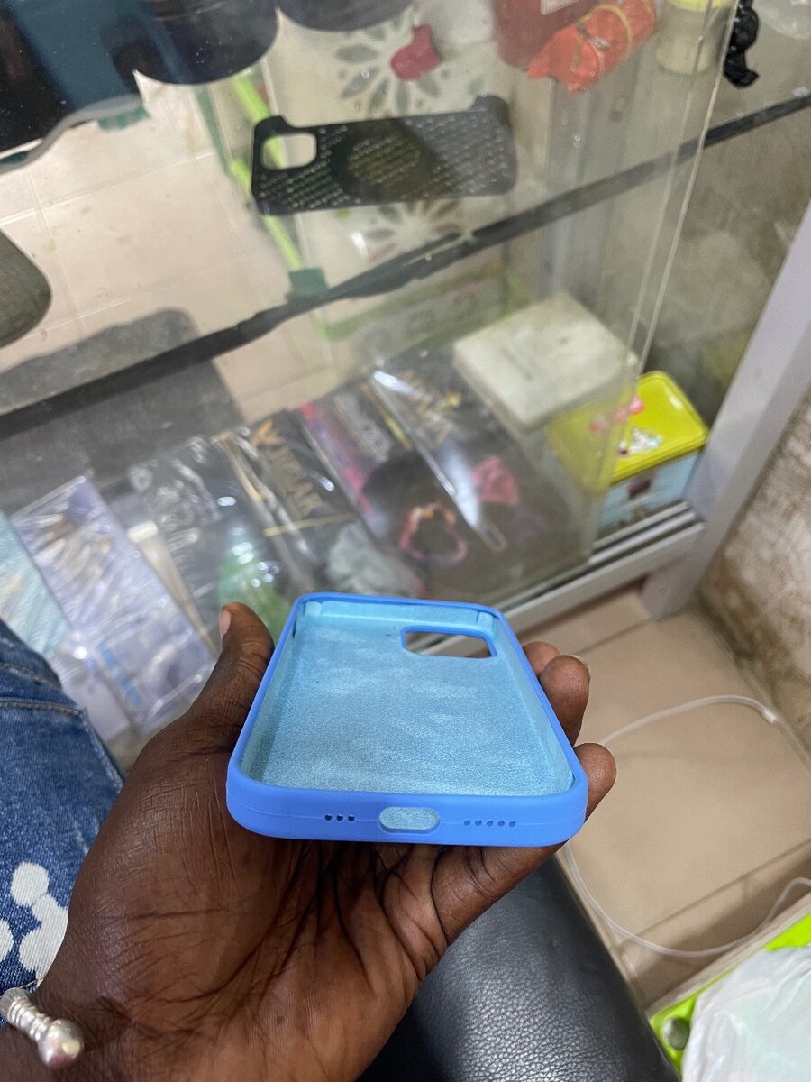 Coque iPhone 12 Silicone Bleu