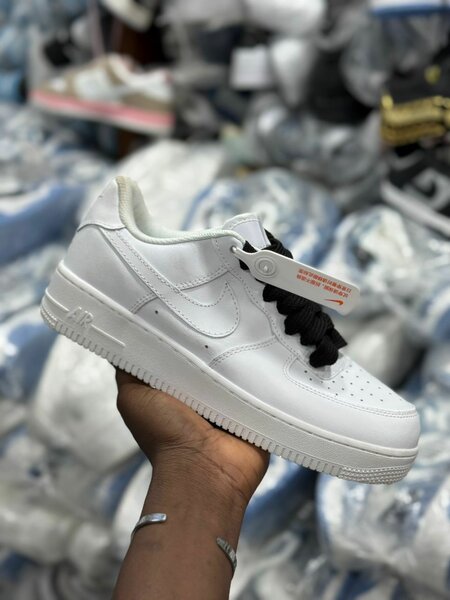 Basket blanche classique homme