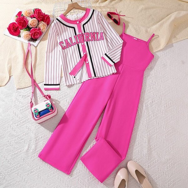 Ensemble baseball fille