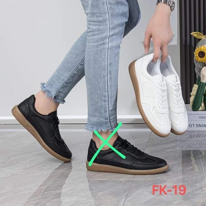 Ladies light sneakers 