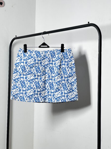 Love print mini skirt