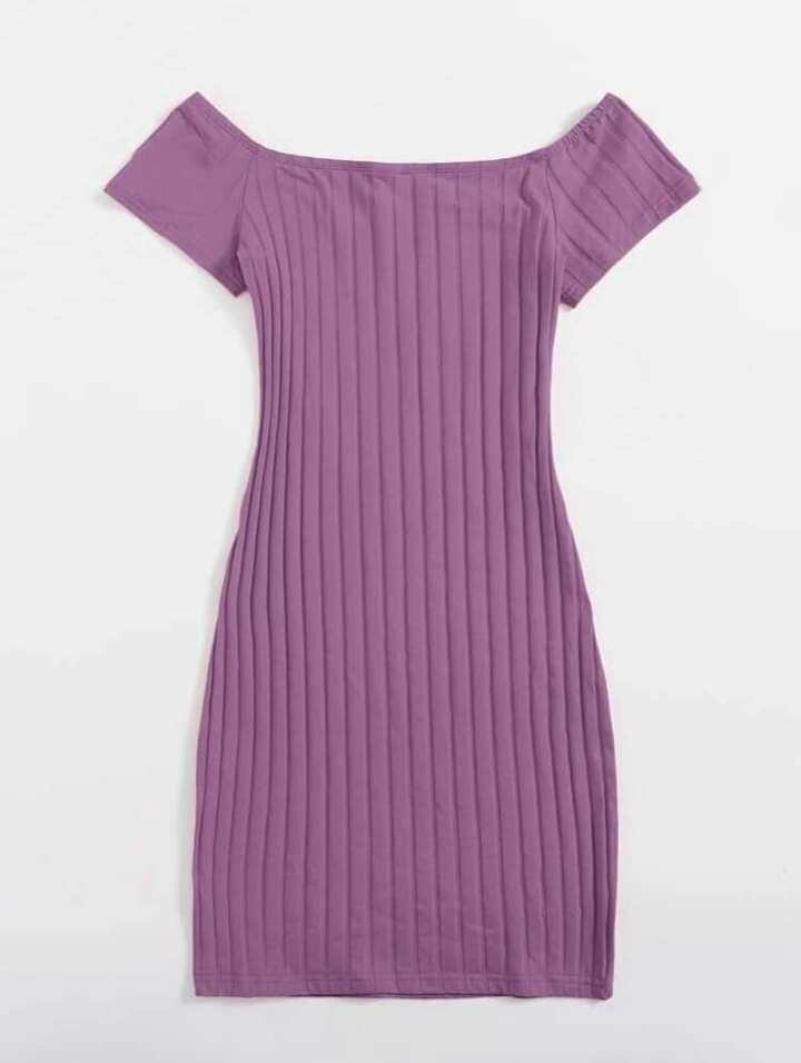 Robe moulante à épaules dénudées