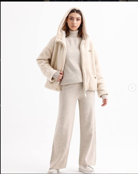 Костюм тройка в бежевых тонах ✨  Эта стильная женская тройка идеально сочетает уют и минимализм.