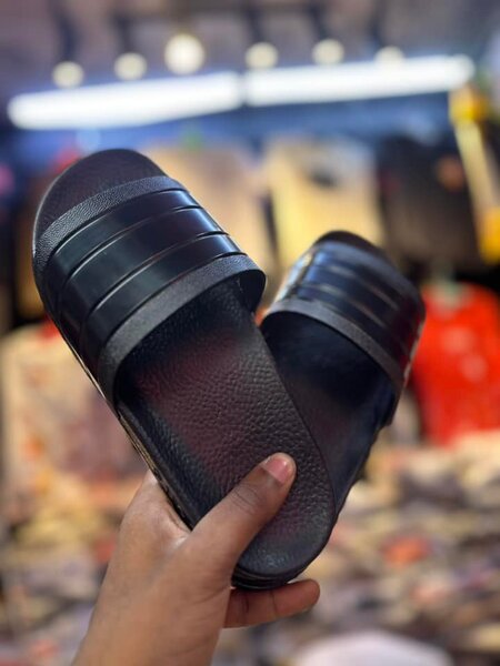 Men's black flip-flops with a minimalistic design, made of synthetic material