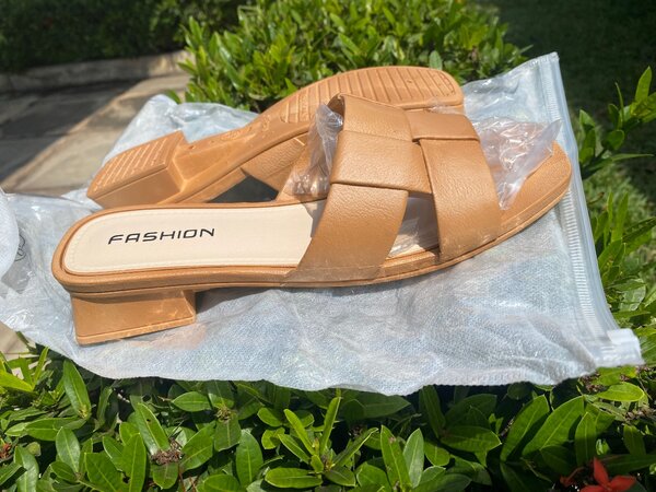 Ladies easy wear sandals