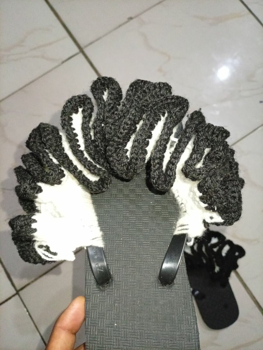 Sandales Tongs Tressées Noires