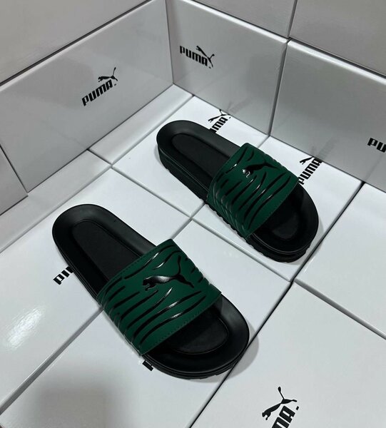 Tongs Puma noires et vertes