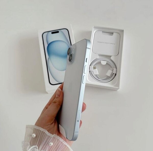 iPhone 15 Simple
