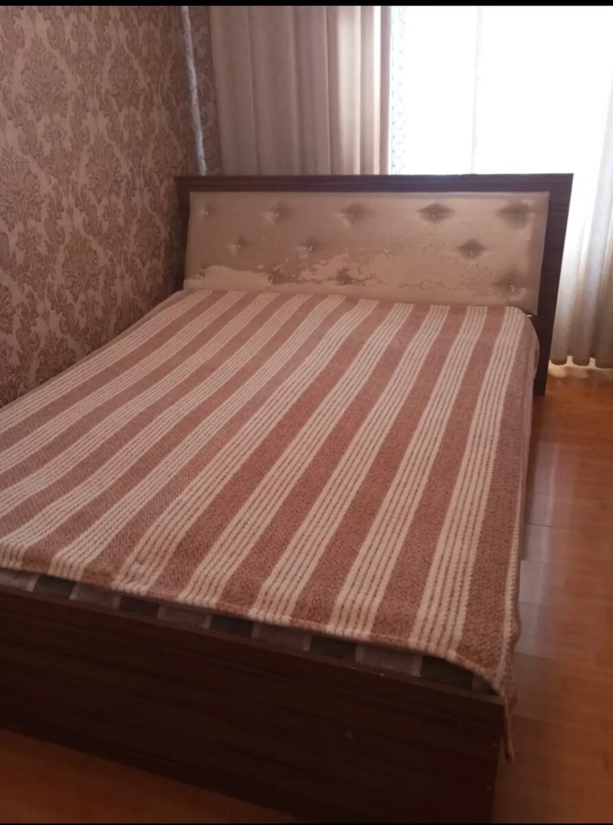 Двуспальная кровать