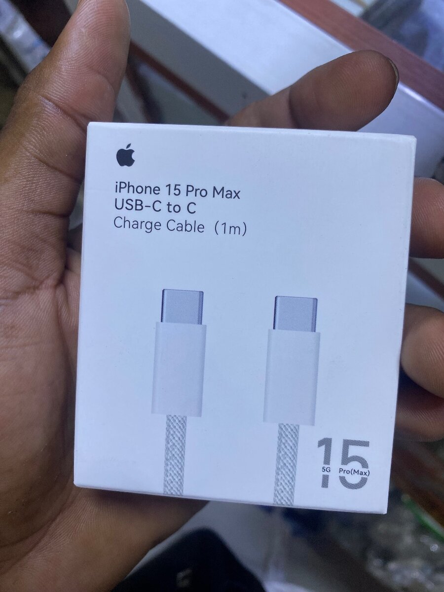 Câble iPhone 15 et iPhone 16