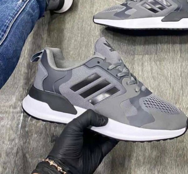 Baskets de sport grises homme