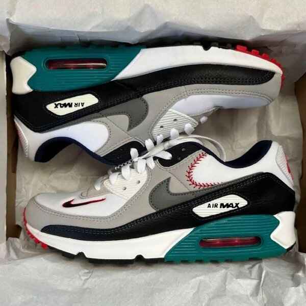 Nike Air Max 90 Sneakers