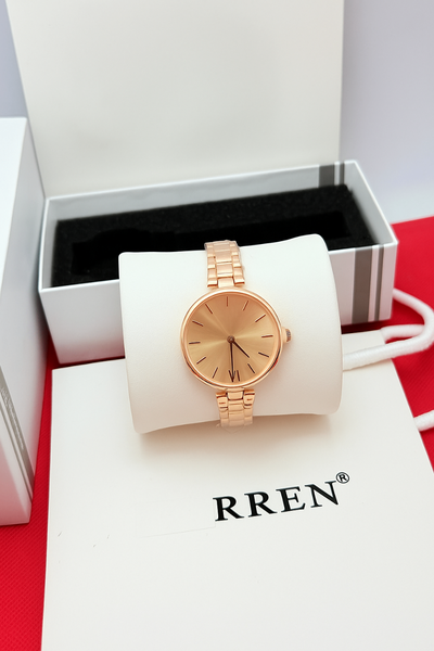 Montre élégante dorée