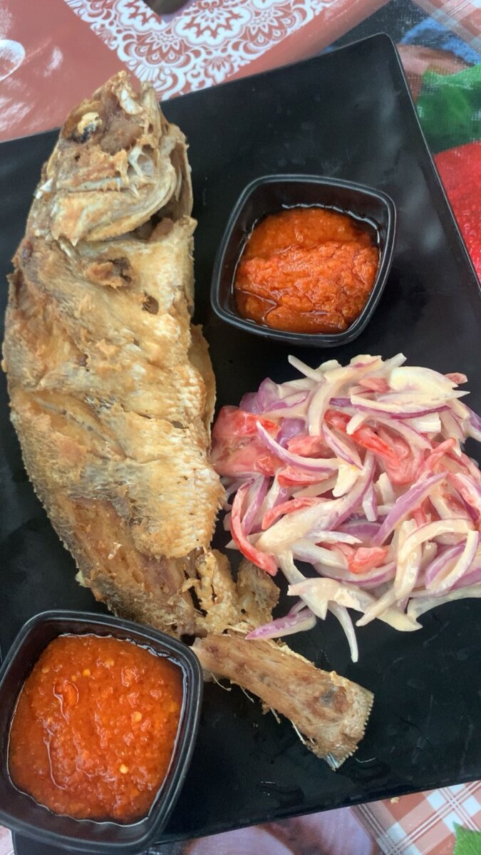 Poisson frit avec accompagnements