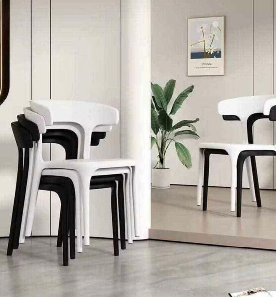 Chaises empilables modernes