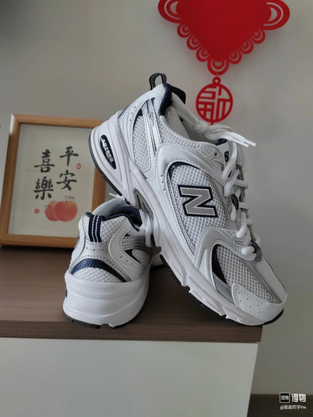 New Balance 530 avec le Carton