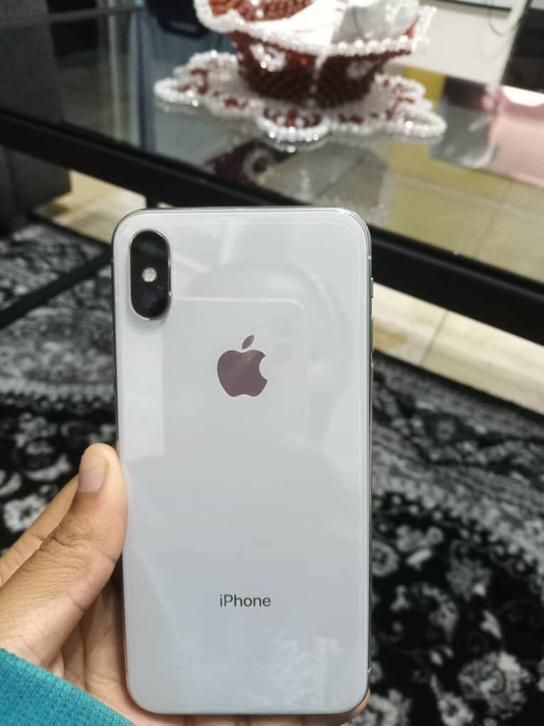 iPhone X 64G tout passe propre