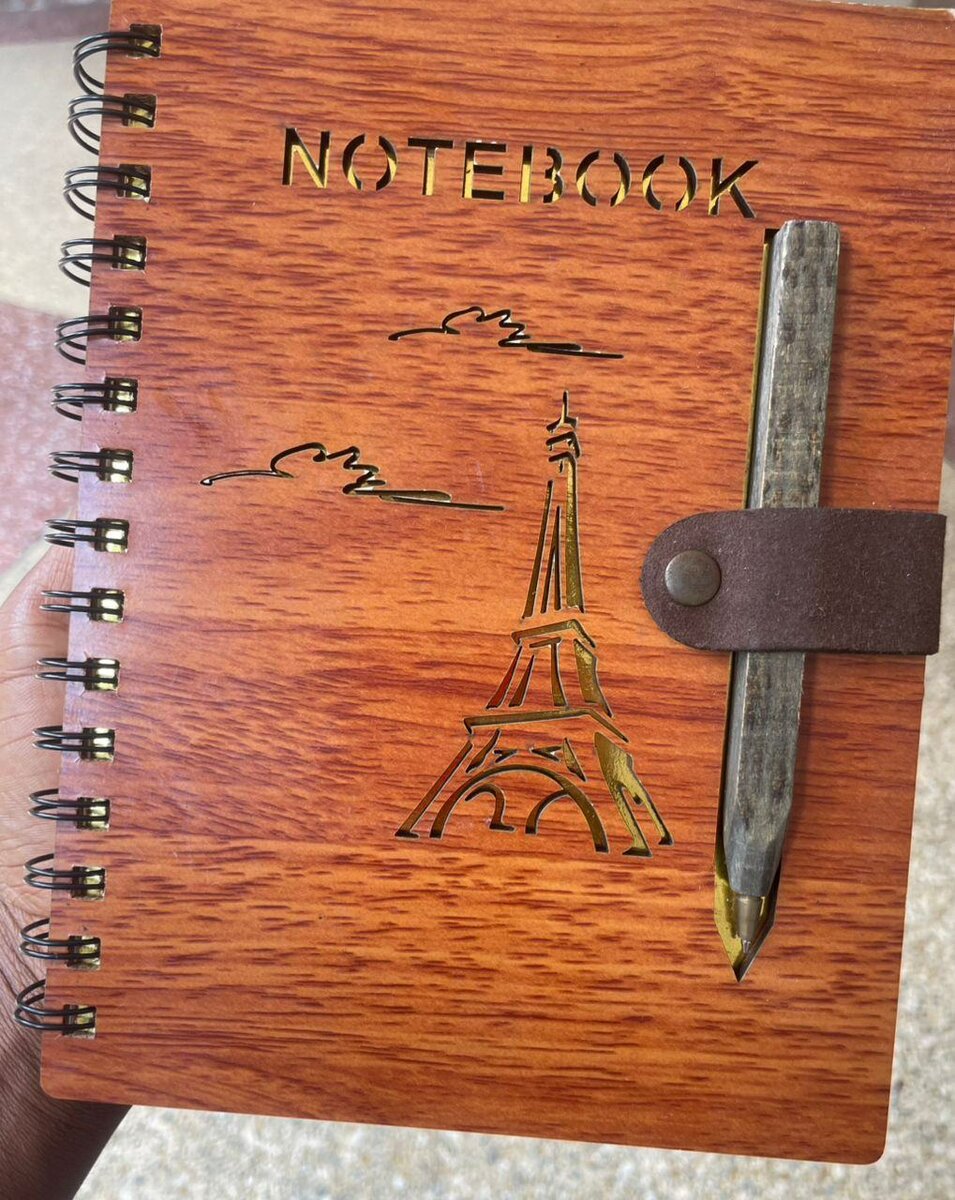 Carnet en bois stylisé