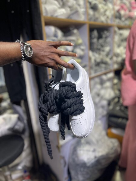 Air force blanche disponible