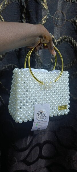 Sac à main perlé élégant