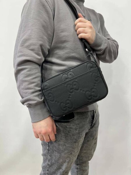 Sac bandoulière en cuir noir élégant