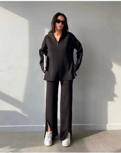 Трикотажные двойки с брюками и верхом на полу-молнии