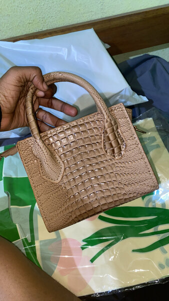 Sac à main croco élégant