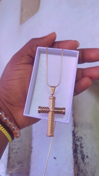 Long necklace for both genders